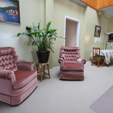 Villa Maria Country Inn Acheson Buitenkant foto