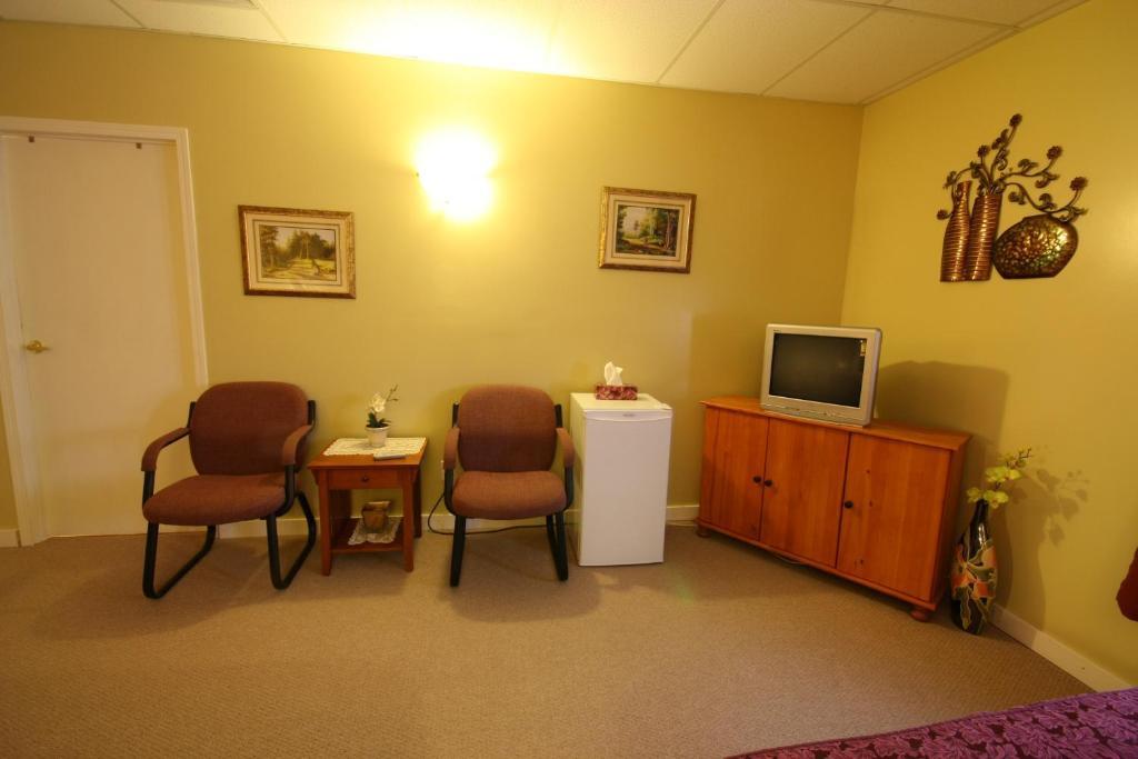 Villa Maria Country Inn Acheson Buitenkant foto