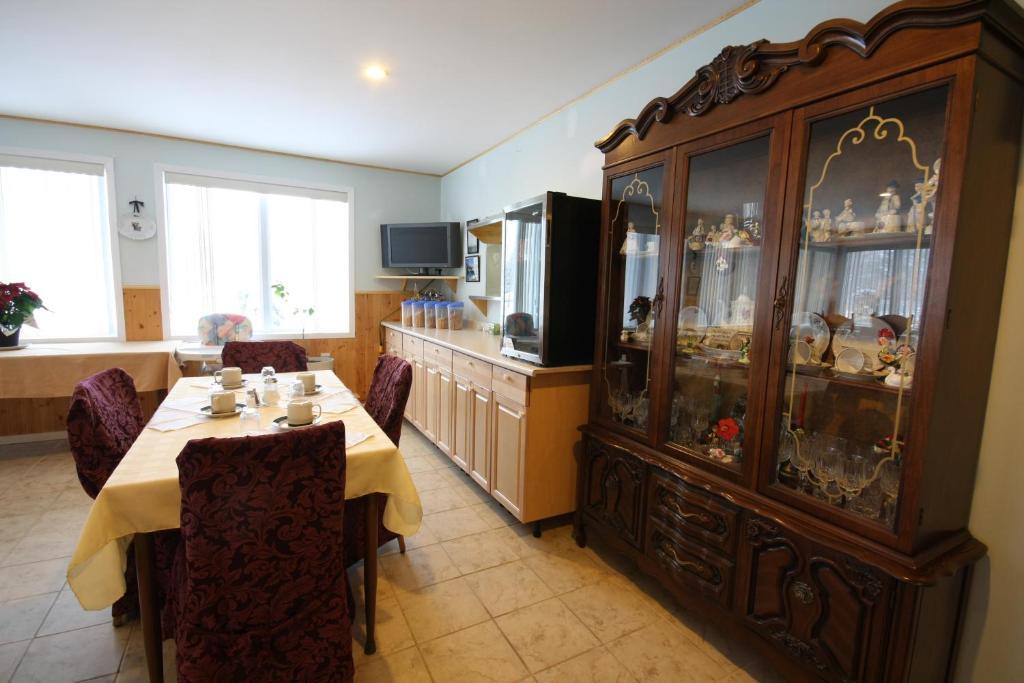 Villa Maria Country Inn Acheson Buitenkant foto