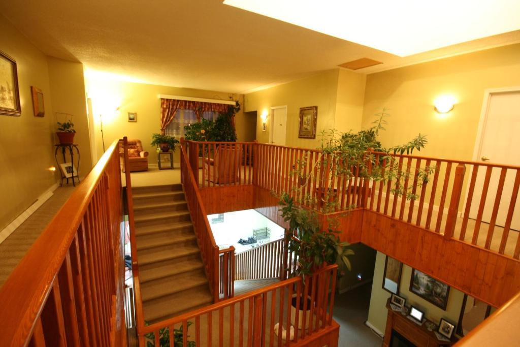 Villa Maria Country Inn Acheson Buitenkant foto