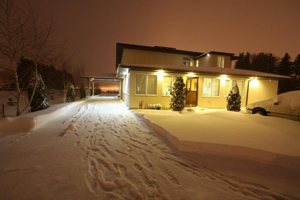 Villa Maria Country Inn Acheson Buitenkant foto