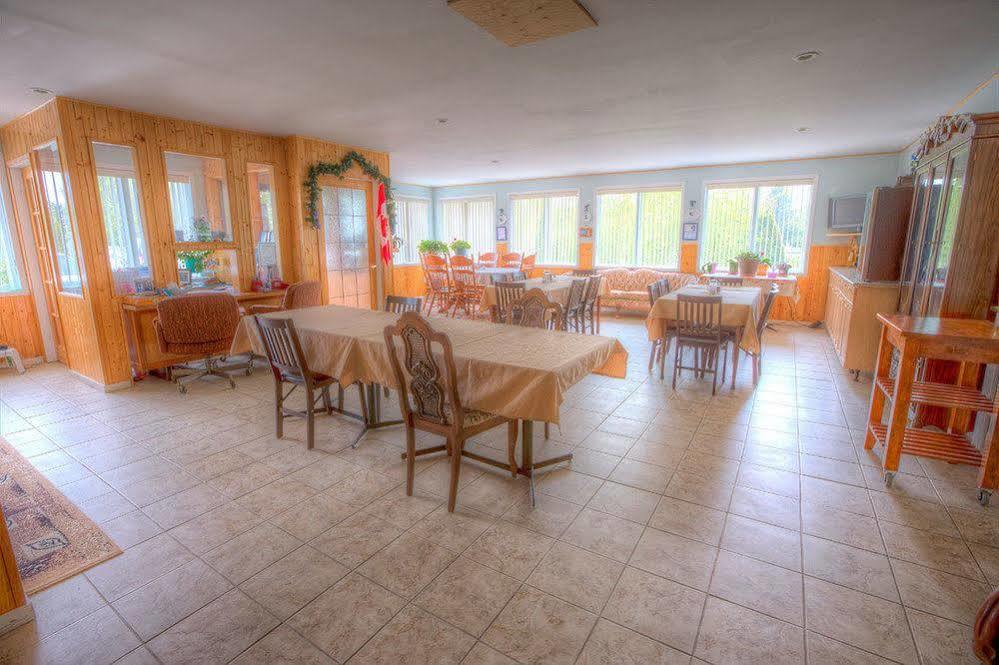 Villa Maria Country Inn Acheson Buitenkant foto